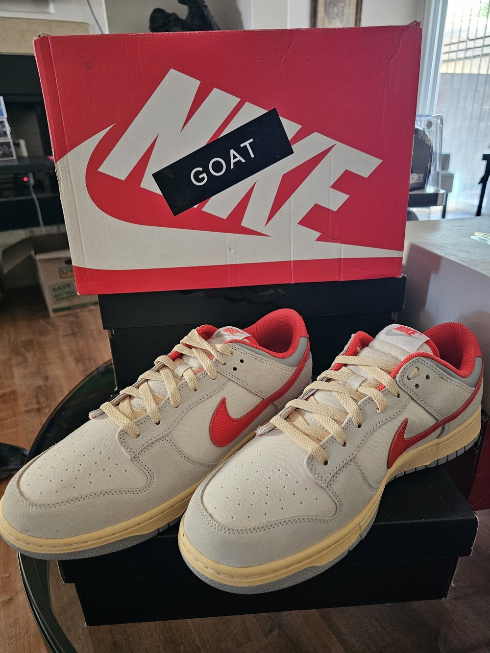 Nike Men’s Low-Top Sneakers - Light Gray with Red
